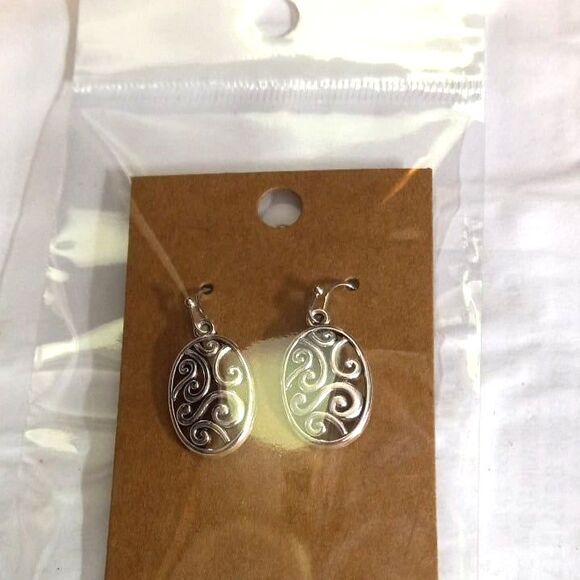 Silver Tone Dangle Earrings Oval Filigree Swirls Boho Cottage - Picture 4 of 4